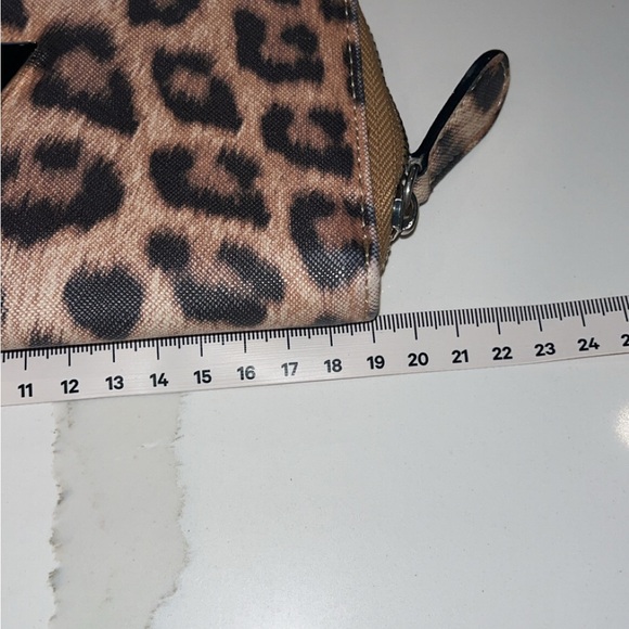 Womens Not Used Leopard Print Vintage Guess Wallet - Picture 2 of 11